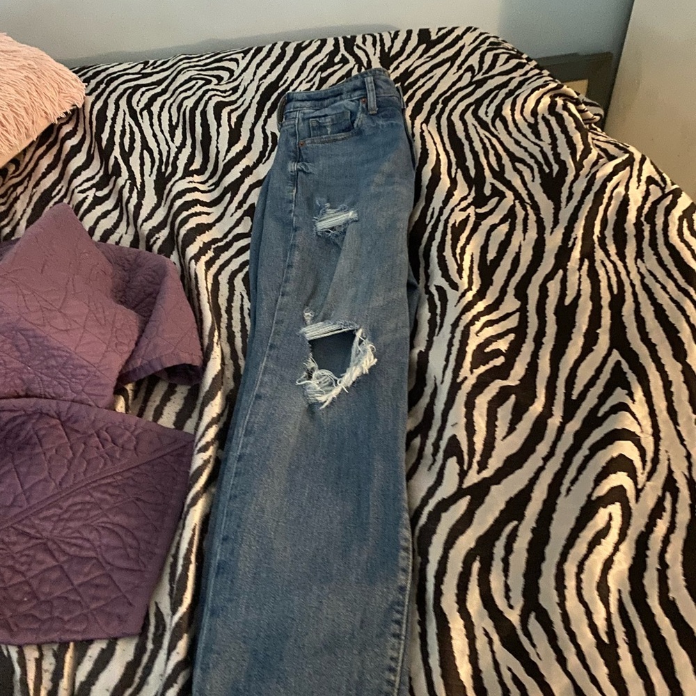 Medium wash ripped jeans - Picture 3 of 4